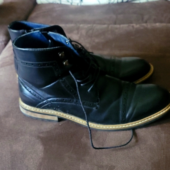 Black boots - Picture 1 of 5